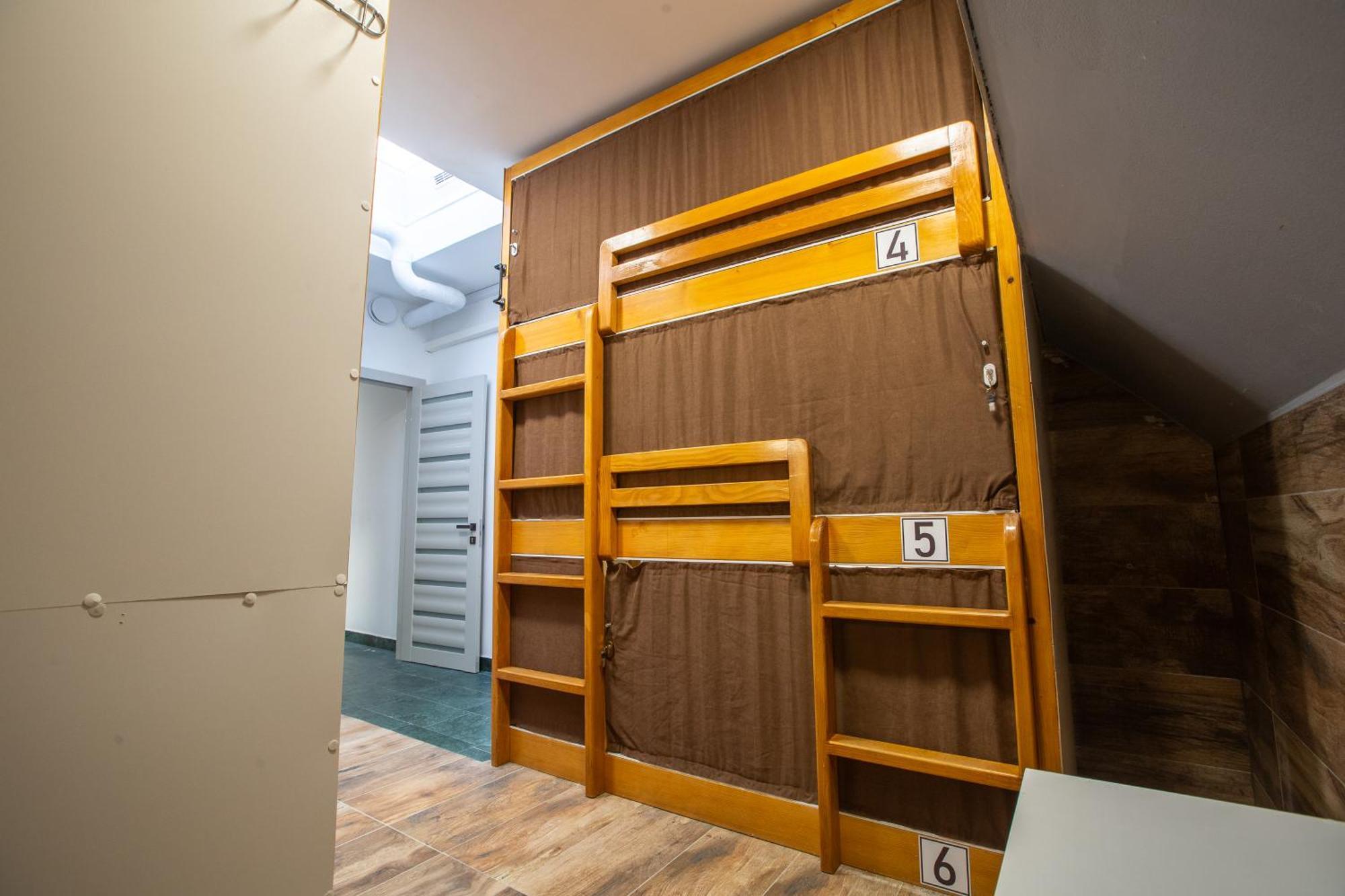 Aisha Hostel Любляна Экстерьер фото
