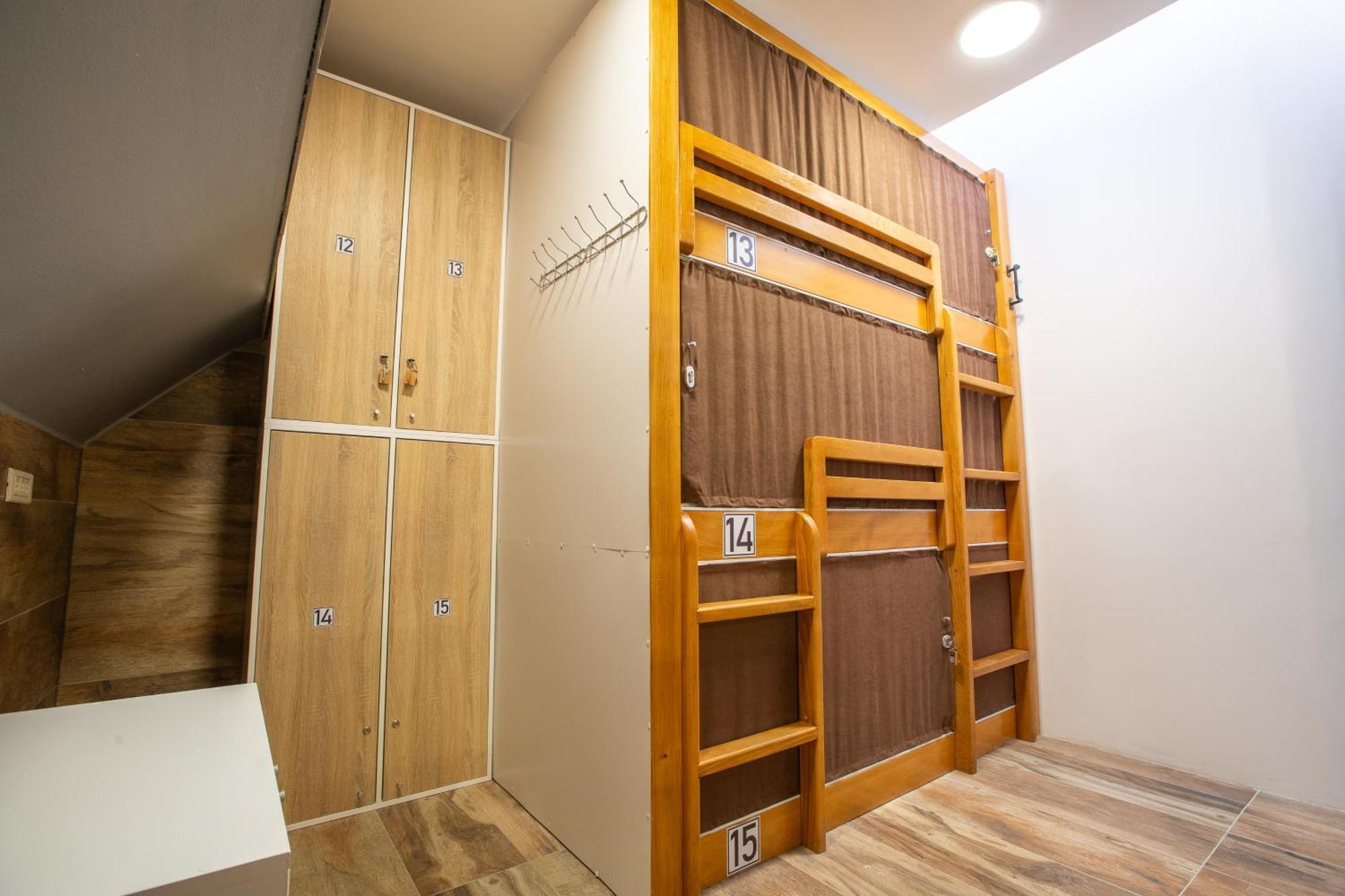 Aisha Hostel Любляна Экстерьер фото