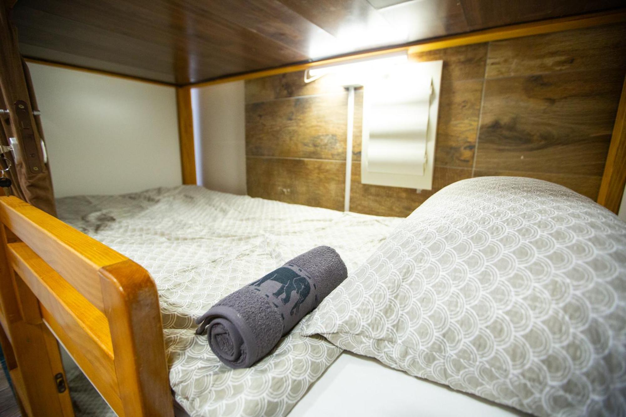 Aisha Hostel Любляна Экстерьер фото