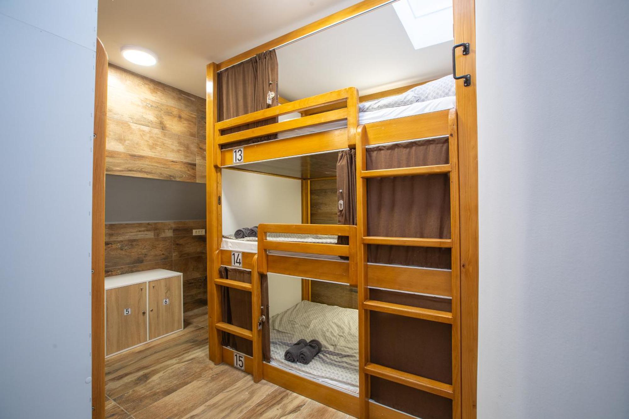 Aisha Hostel Любляна Экстерьер фото