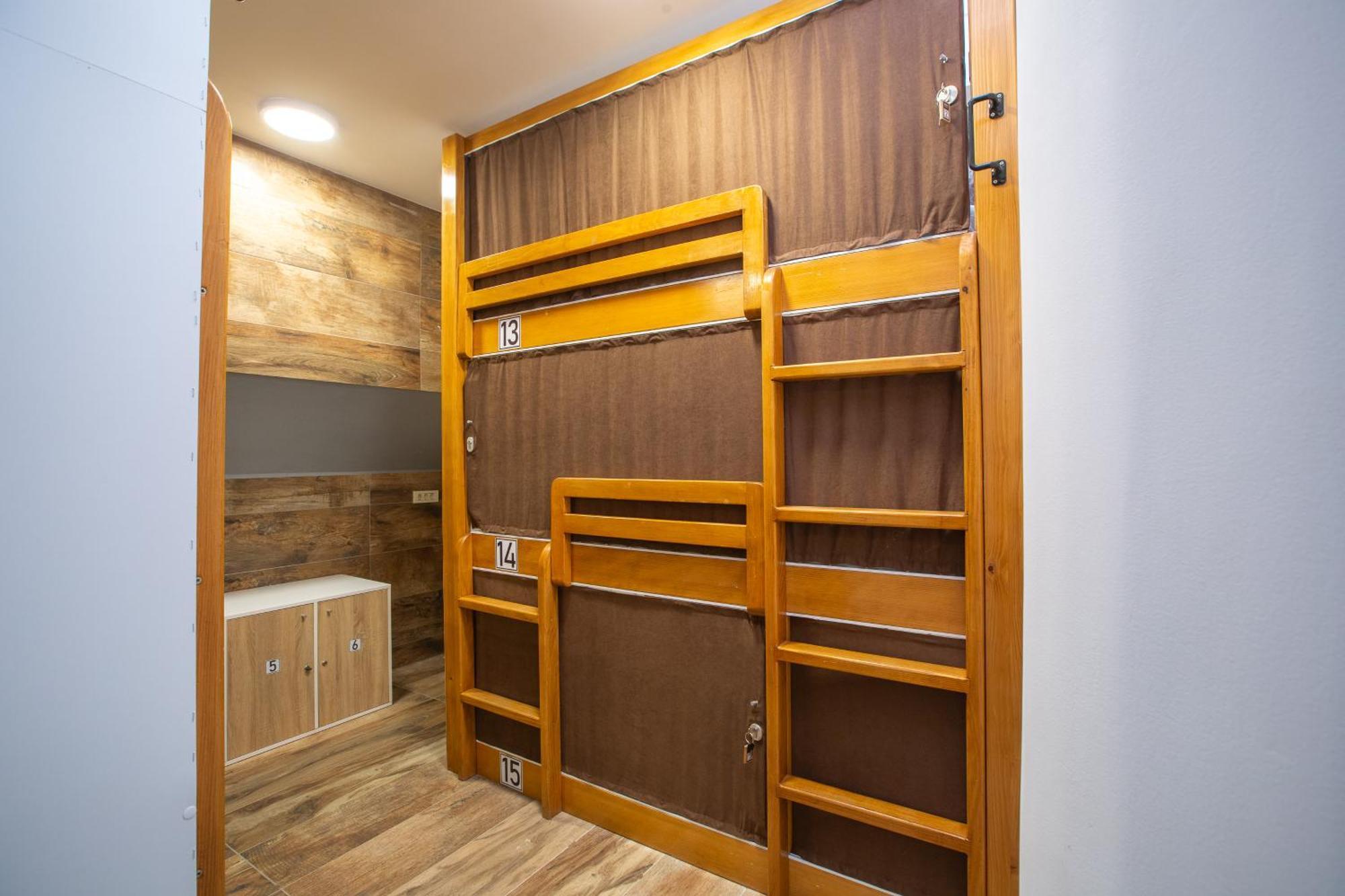 Aisha Hostel Любляна Экстерьер фото