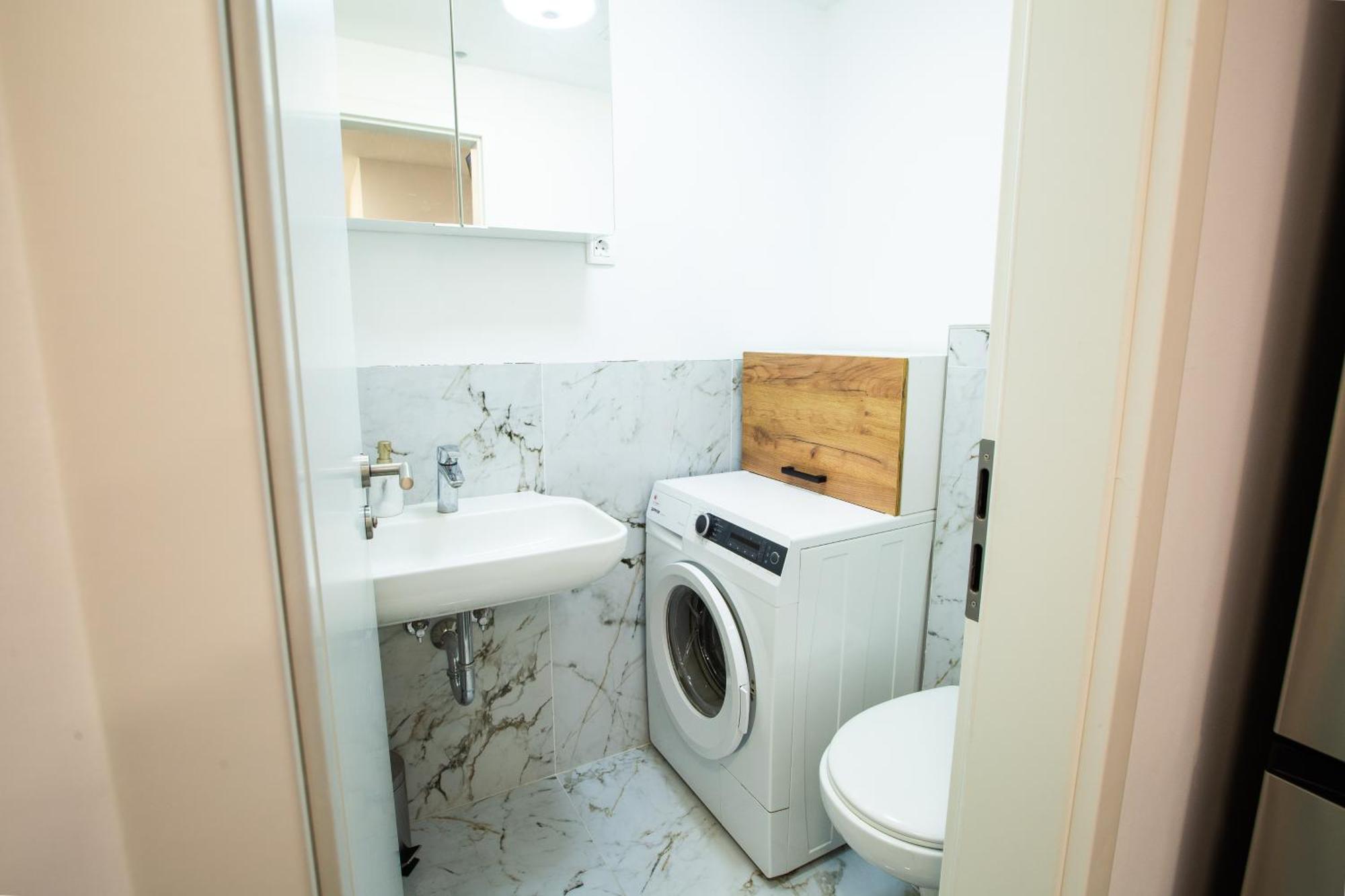 Aisha Hostel Любляна Экстерьер фото